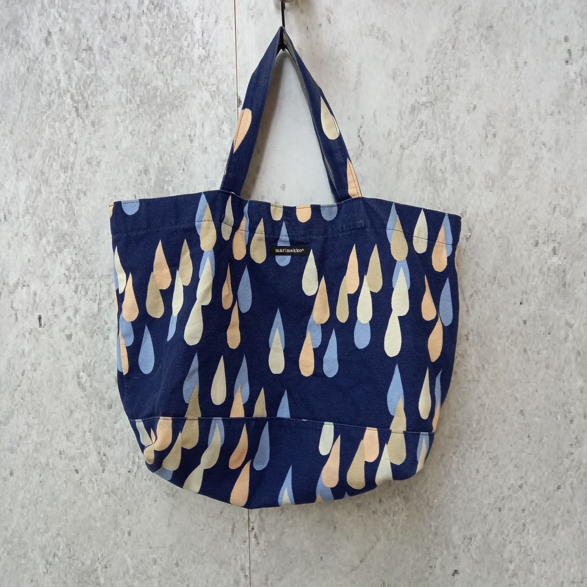 【美品】marimekko マリメッコ カラフル水滴模様キャンバスリュック マリメッコ リュック キャンバス 花柄 ウニッコ 超新作