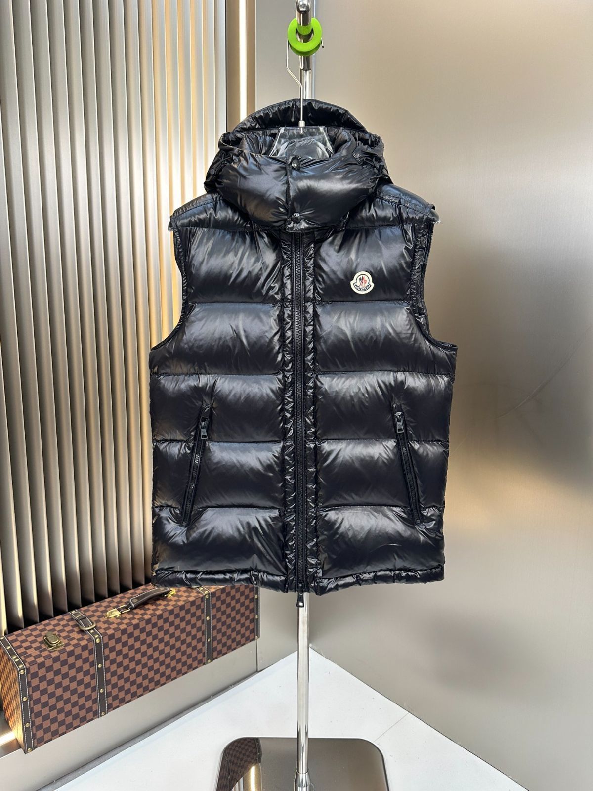 【限定値下げ中】45,000円⇒40,000円 モンクレール ダウンベスト モンクレール ダウン ベスト｜本日限定特価｜新品未使用-MM輸入