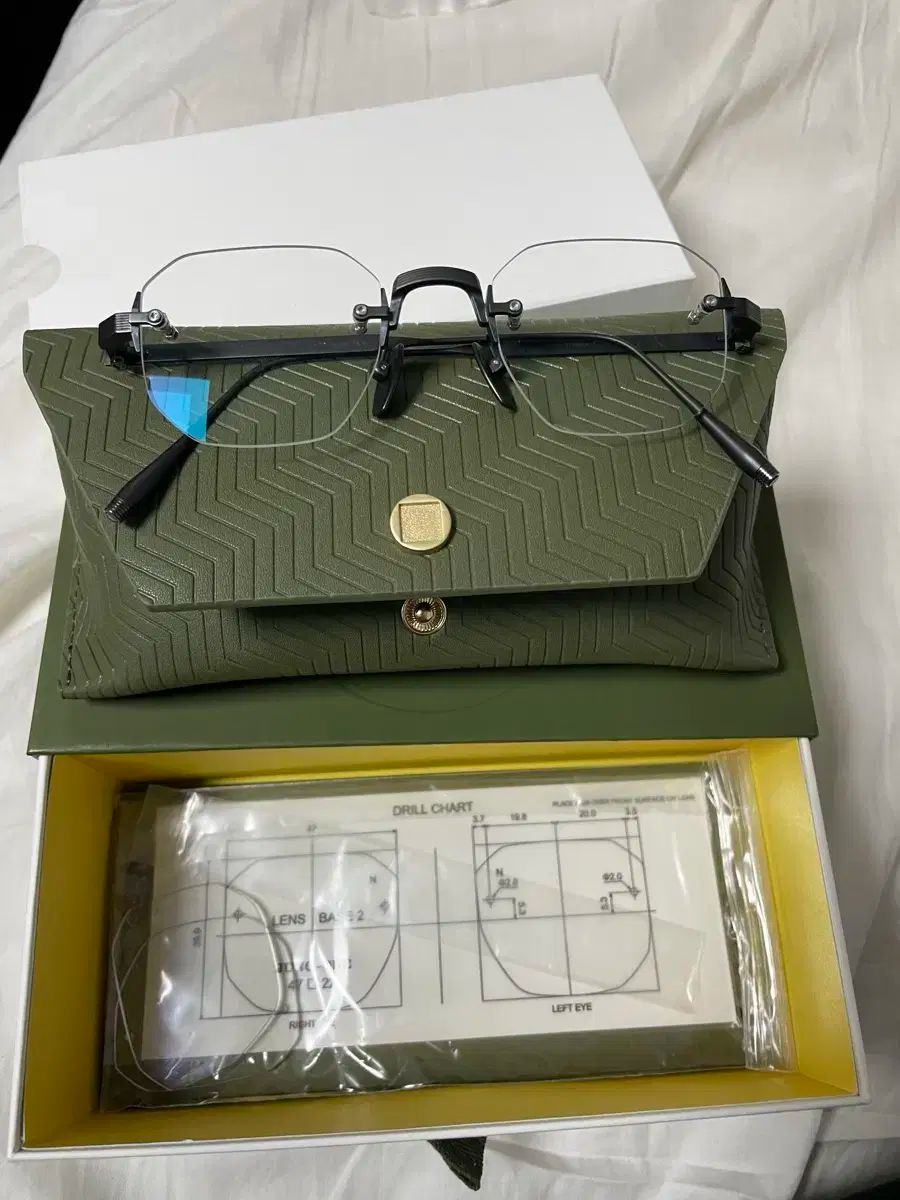 アコニ Akoni フチなし メガネ ブランド品