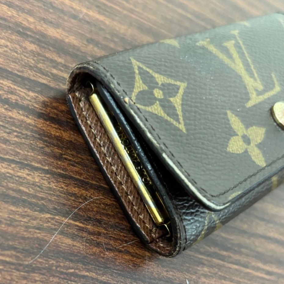 LV キーケース