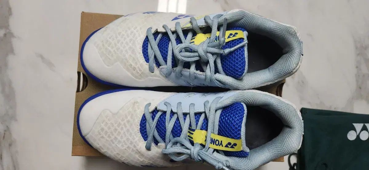 size255 バドミントンシューズ