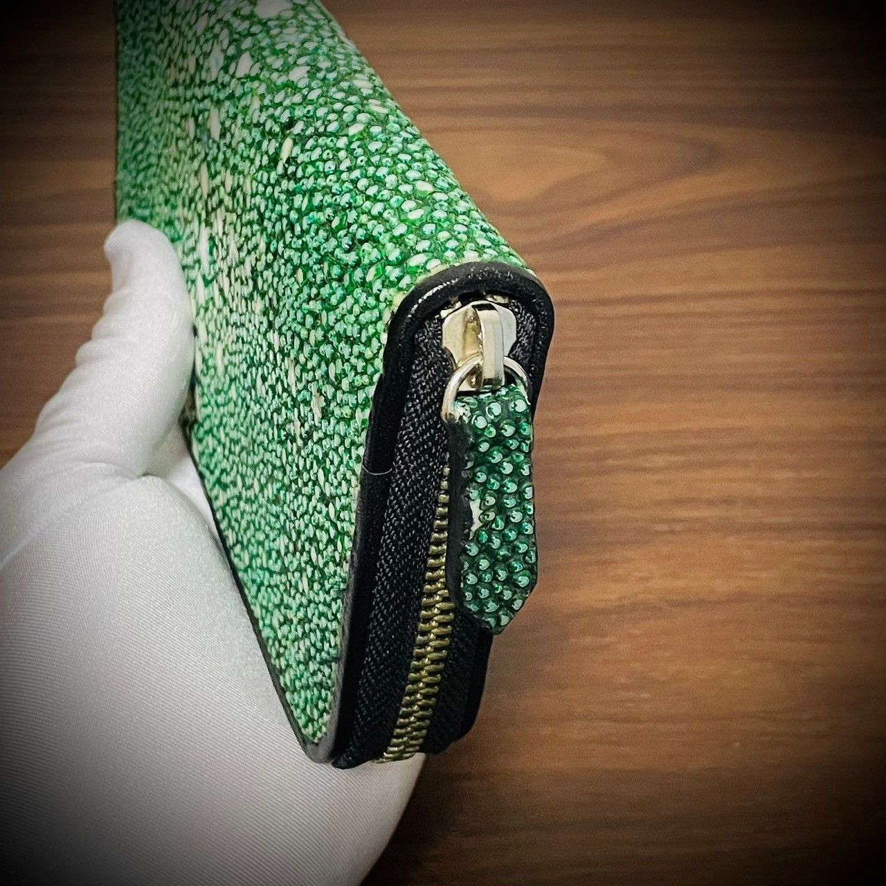 幻の素材 スタースティングレイ 長財布 エイ革 一枚革 ガルーシャ スティングレイ カード１８枚 大容量 グリーン 緑