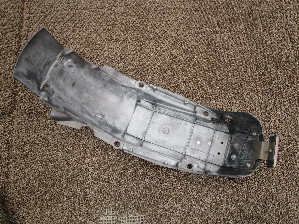 リアインナーフェンダー