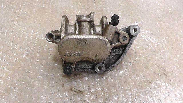 CB-1 NC27-1051xxx の フロントキャリパー 1746765723
