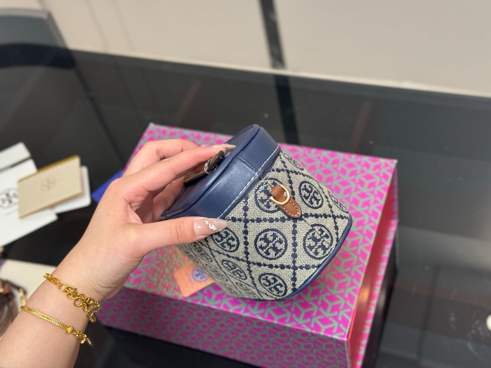 今日特価】Tory Burch TB ニュー ボックスバッグ with 調節可能