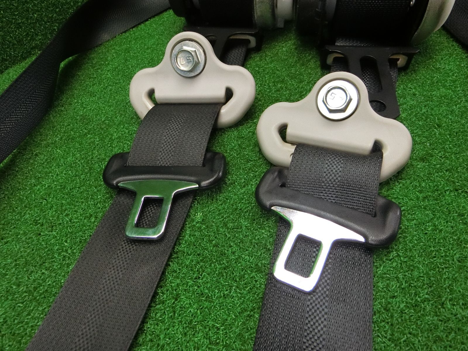 10615 日産 モコ MG33S フロント シートベルト 左右セット キャッチ 84940-50M00 84920-50M10