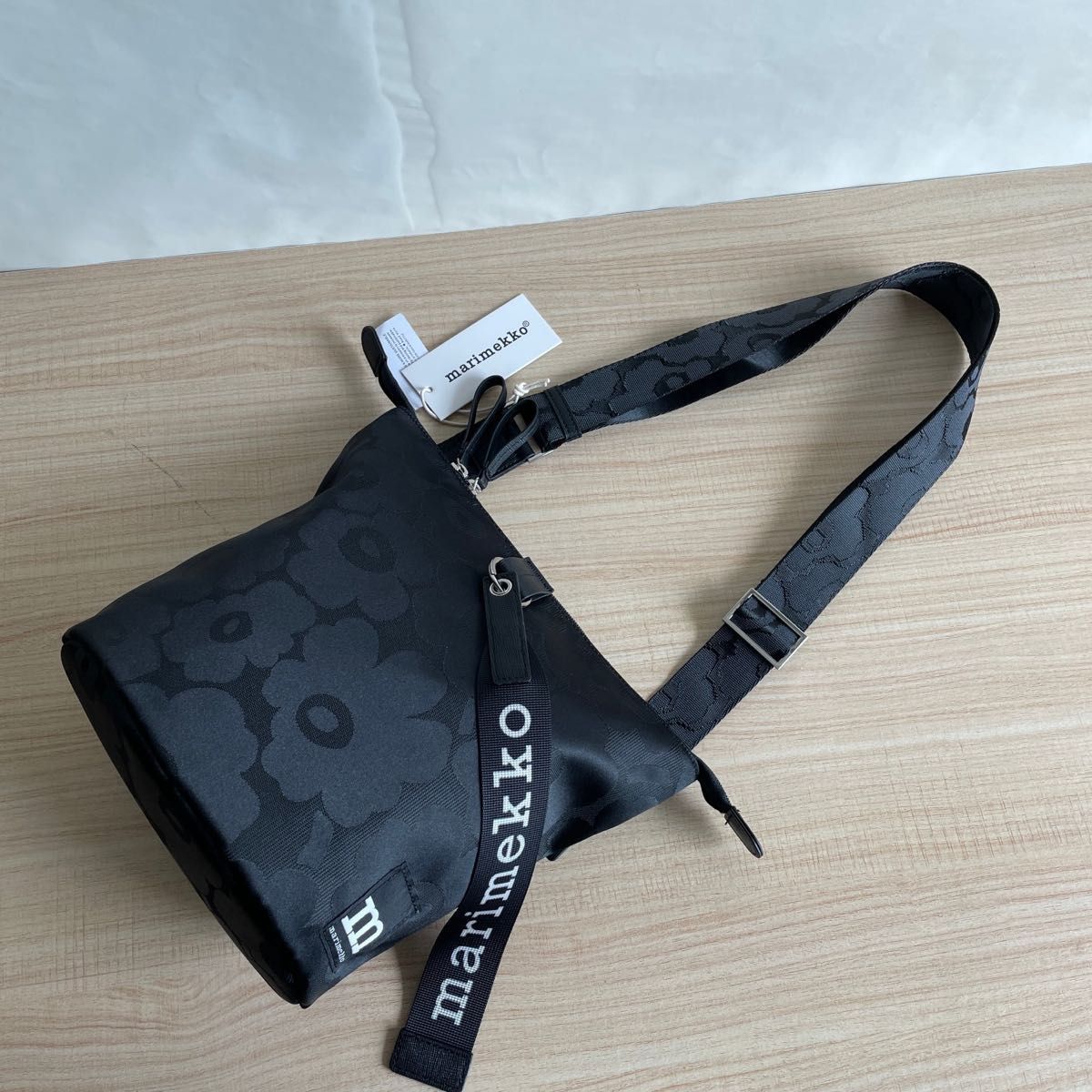新品未使用 Marimekko マリメッコ ウニッコ柄 花 ベルト ブラック 完売品 新品Marimekko マリメッコ ウニッコ柄 花 ベルト