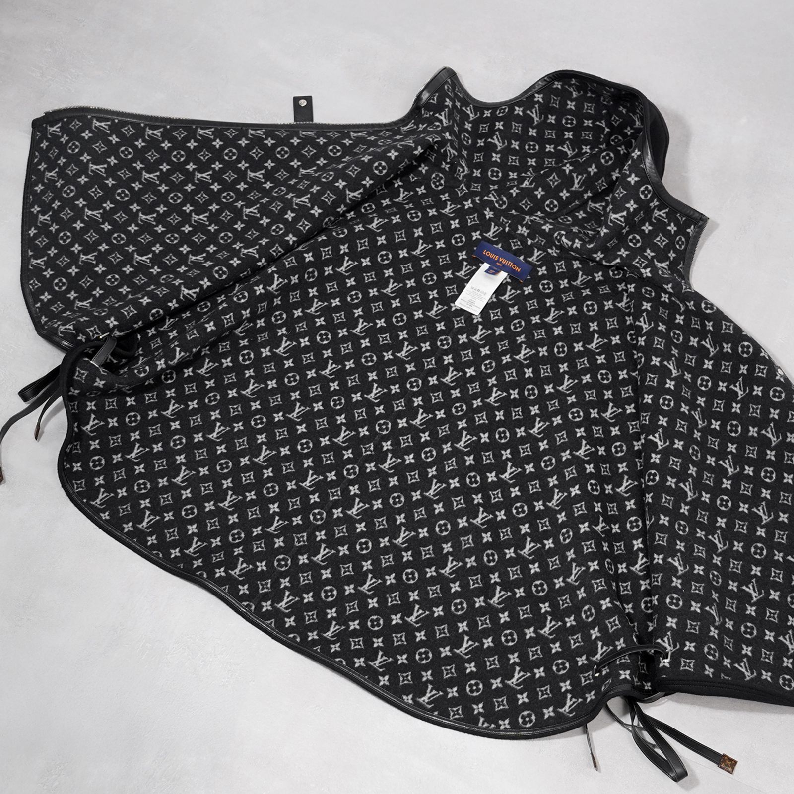 【新品同様＋】Louis Vuitton モノグラム ポンチョ ケープ 新品同様＋】Louis Vuitton モノグラム ポンチョ ケープ - メルカリ