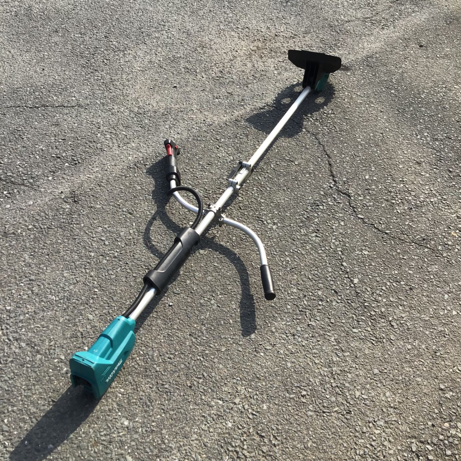 【中古品】 マキタ/makita 充電式草刈機 分割棹 Uハンドル 18V バッテリ・充電器別売 MUR183UDZ 【鴻巣店】