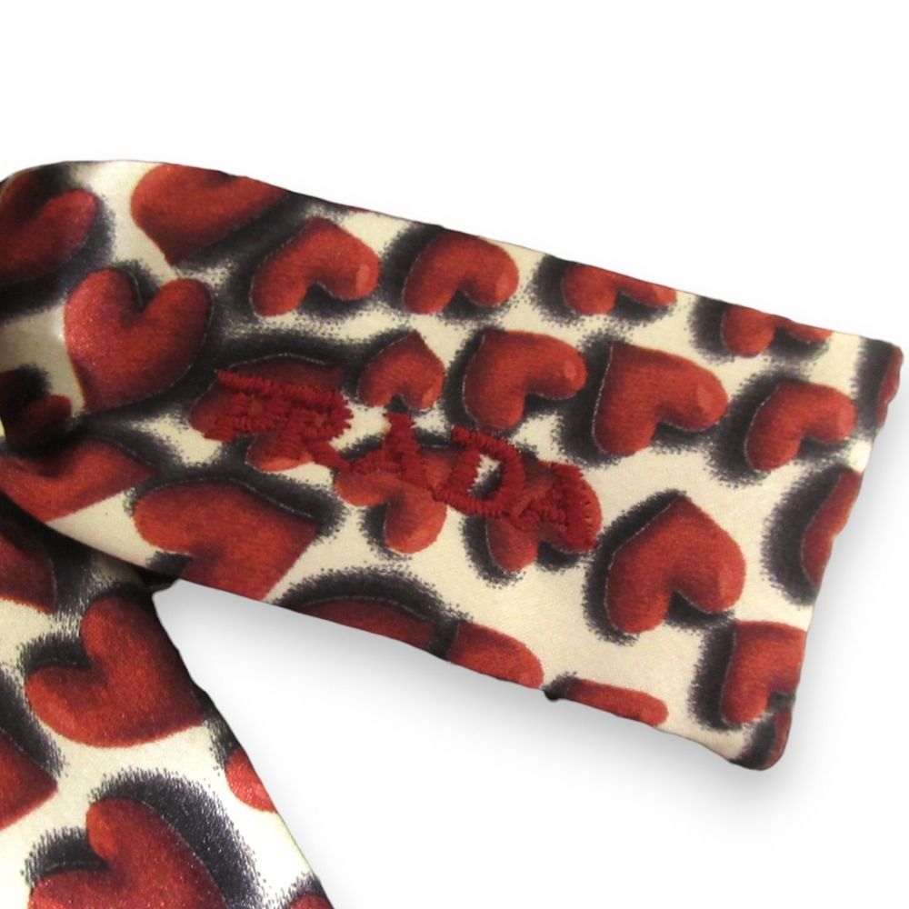 良品 PRADA プラダ ICONIC HEART PRINT SILK SATIN SHOULDER EVENING シルクサテン イブニングバッグ ショルダーバッグ  レッド系 レディース 古着 中古 USED PRADA（プラダ） 良品 ICONIC HEART PRINT SILK SATIN SHOULDER