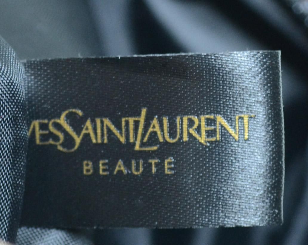 yslpg3red 新品未使用本物　YSL イヴサンローラン　ノベルティポーチ