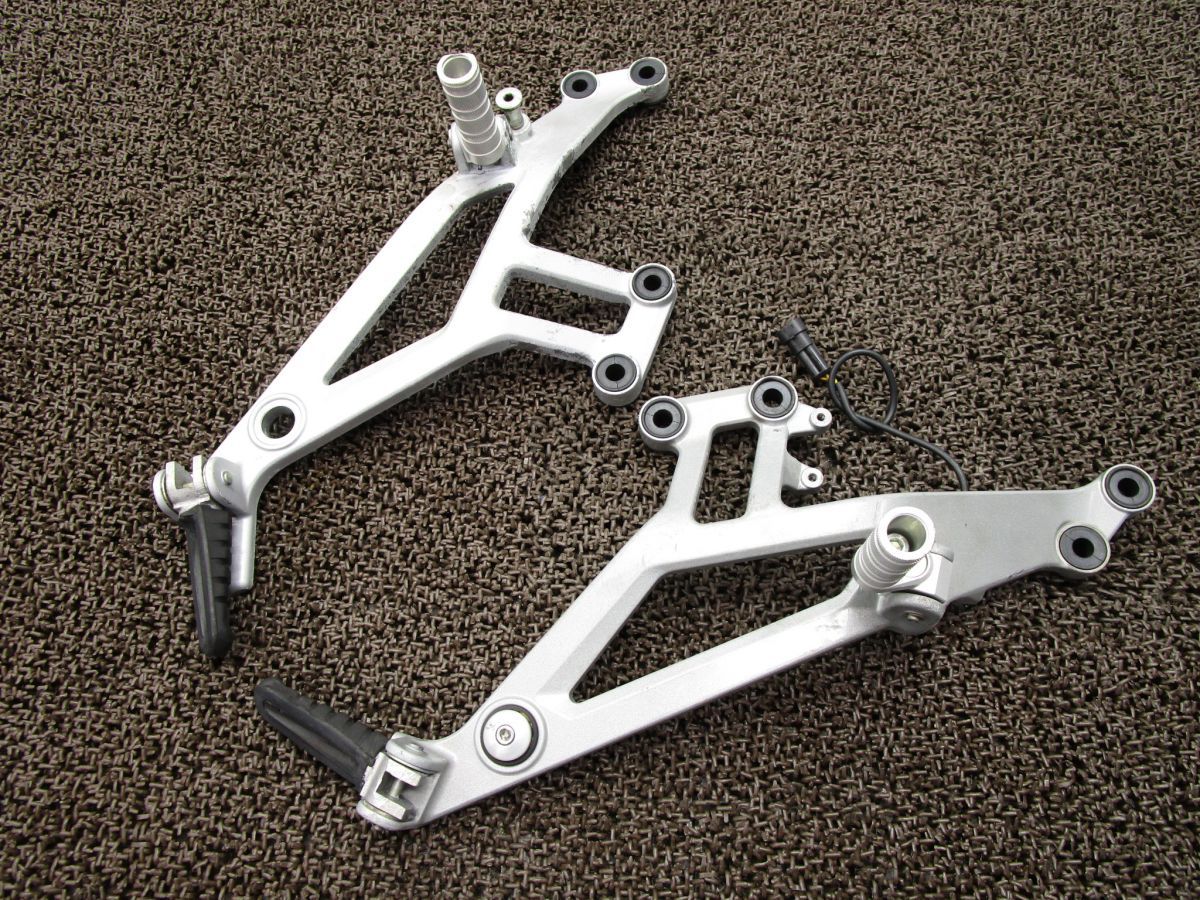 ドカティ モンスターS4 社外ステップ ステー 左右 □A849 ZDMM400AA1B ドゥカティ ZDM916W4D DUCATI FI インジェクション