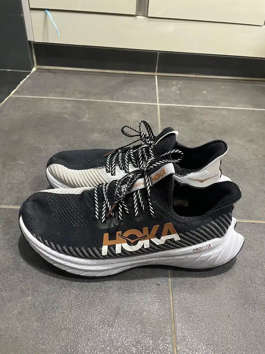 雷市場（ポンジャン）商品韓国直送】255 HOKA ONE ONE(ホカオネオネ) カーボン X3 - メルカリ