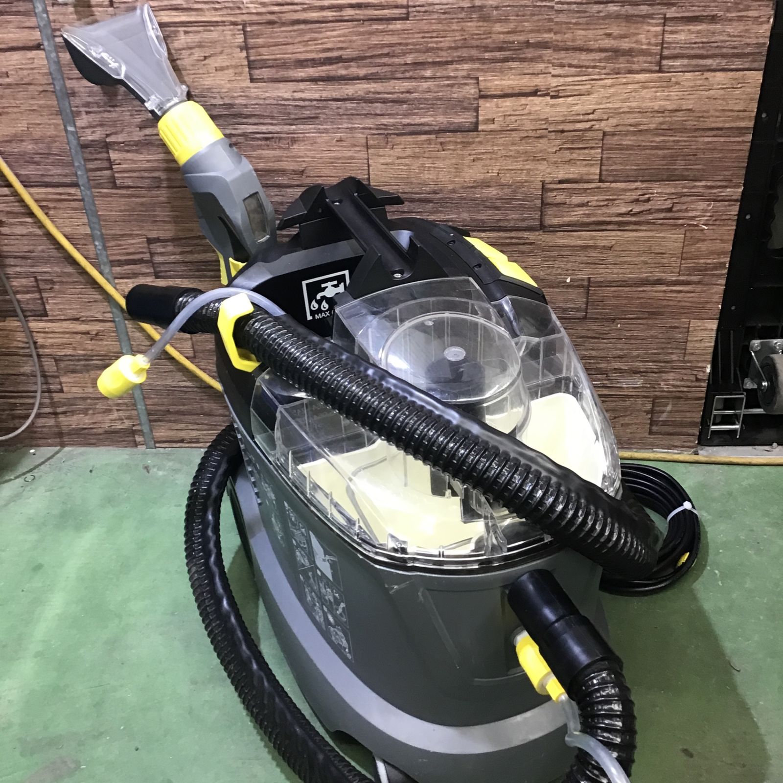 中古品】KARCHER(ケルヒャー) 業務用カーペットリンスクリーナー Puzzi 8/1C 1.100-229.0【桶川店】 - メルカリ