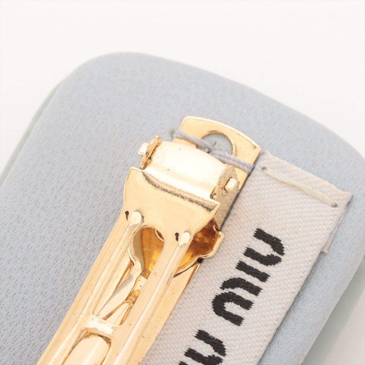 miu miu ミュウミュウ 5IF092 ロゴ バレッタ パテントレザー ブルーグレー ヘアクリップ - メルカリ
