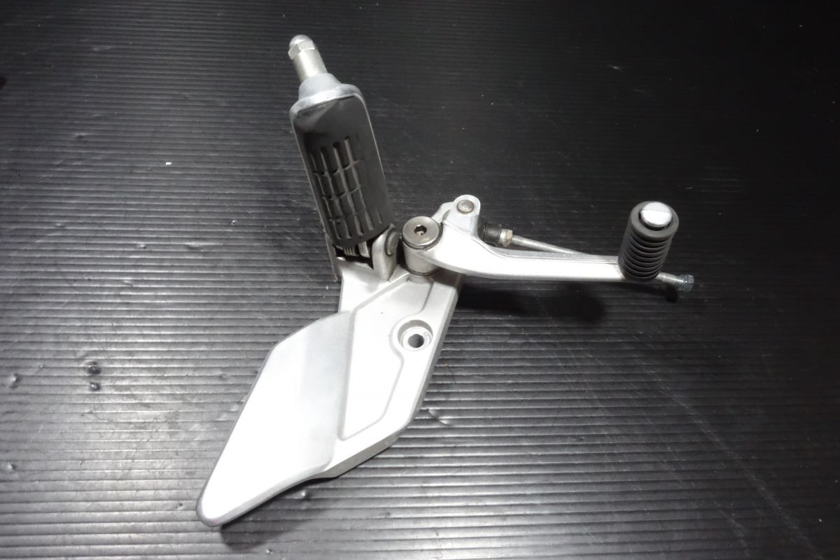 ブレーキペダル