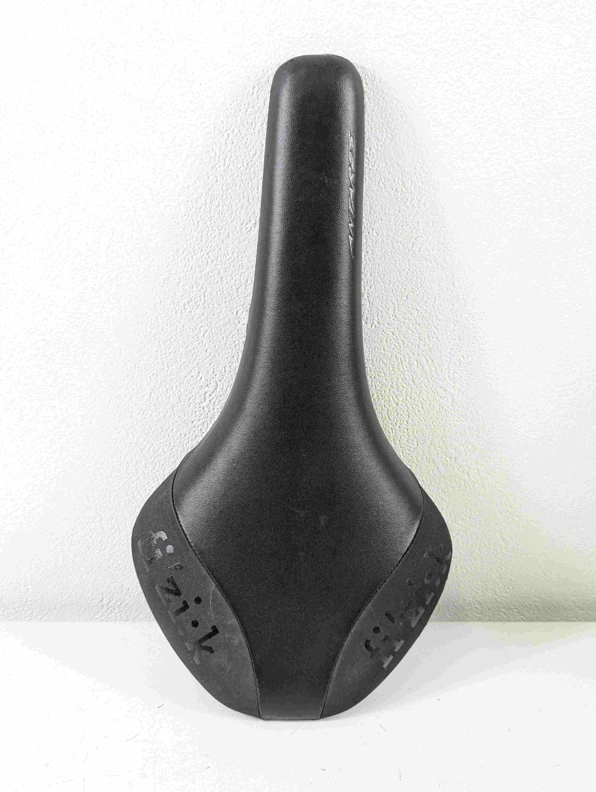 並品 Fizik Antares カーボンレール サドル SAD250619O