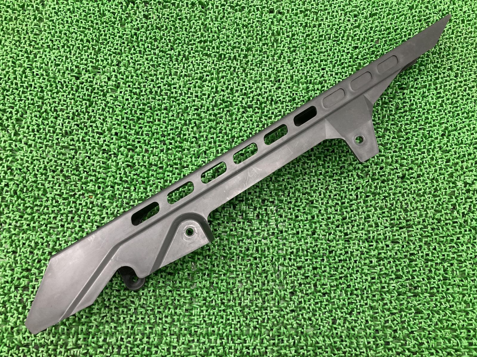 FZS1000フェザー チェーンカバー ヤマハ 純正 中古 バイク 部品 RN06 チェーンガード コンディション良好 割れ欠け無し 品薄 希少品