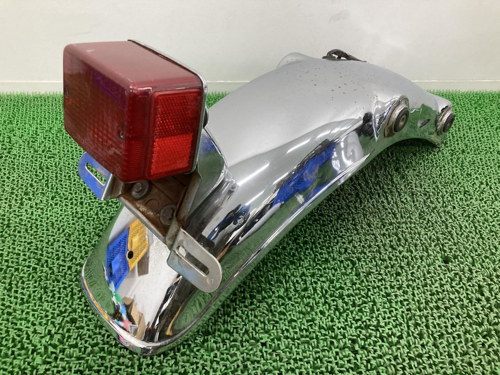 SR400 リアフェンダー 1JR-301*** ヤマハ 純正 中古 1994年式外し 1JR 修復素材やカスタム素材に テールランプ付き コケキズ無し