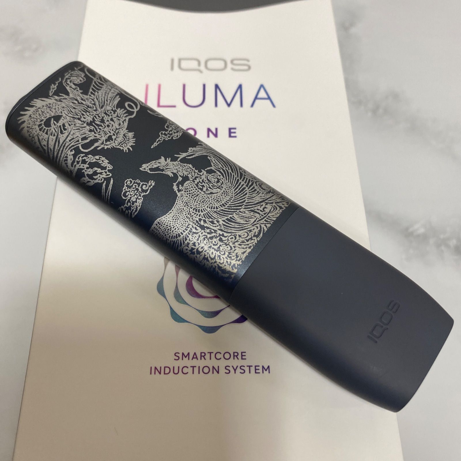 iQOS ILUMA ONE アイコス イルマ ワン レーザー加工 龍 鳳凰 鯉 滝登り ペブルグレー 黒 和柄 和彫り 竜 ドラゴン 不死鳥  フェニックス カープ 雲海 水墨画 入れ墨 刺青 タトゥー オリジナル カスタム 送料無料 プレゼント かっこいい - メルカリ