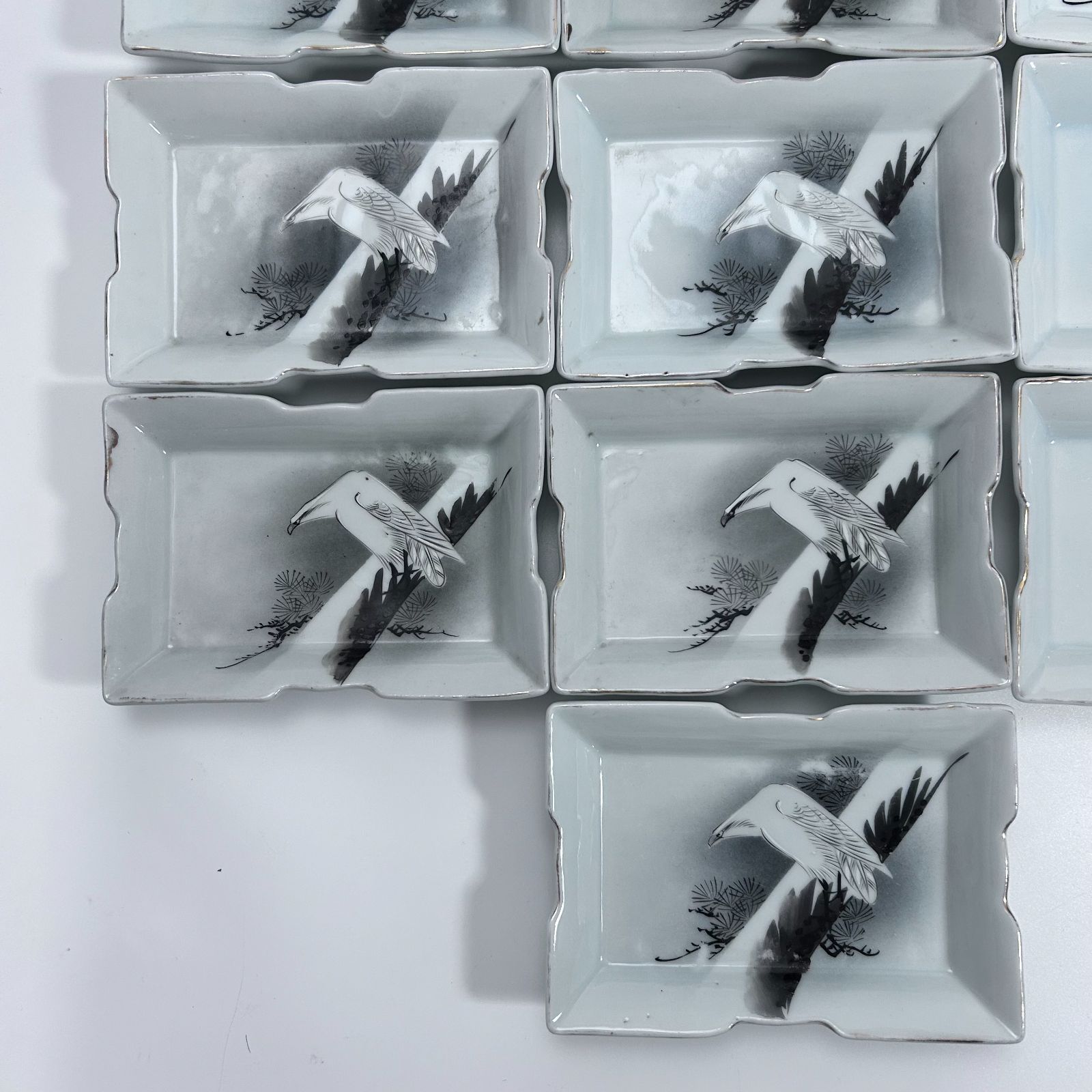 【伊万里焼】角小皿【銘品】 伊万里焼 染付金彩 角皿17枚 鷹と松 銘々皿 刺身皿 ビンテージ
