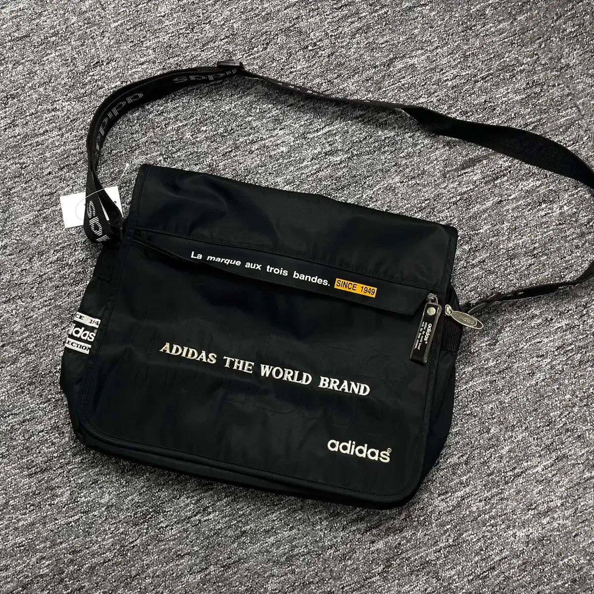 adidas アディダス スペルアウト ディテール クロスバッグ y 352