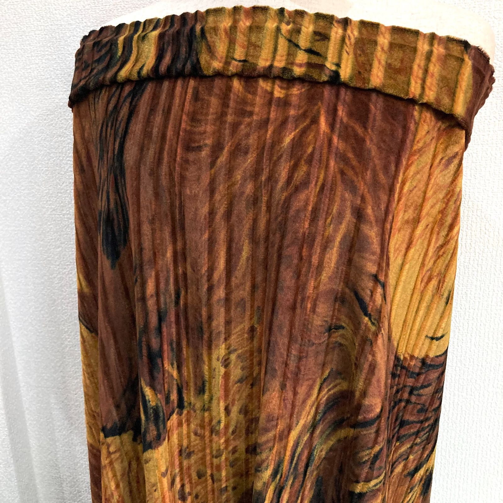 メーカー生産終了品【#1739】ストライプ柄カットベルベット生地  