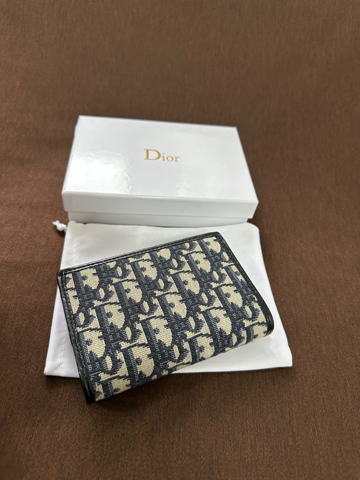 ディオール二つ折り財布