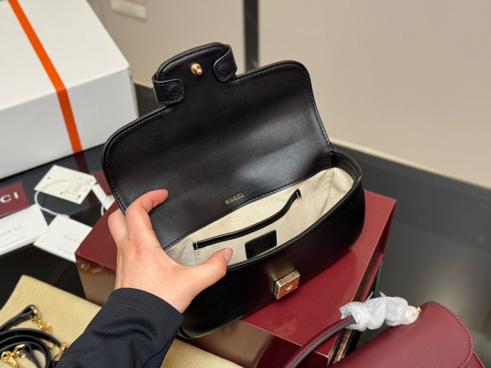 新品未使用☆箱・袋有り☆GUCCI☆黒☆夏休み21000円 グッチ GUCCI GGエンボス ミニ トートバッグ ブラック