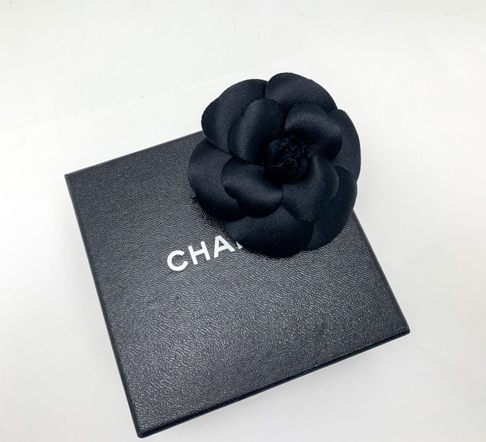 CHANEL シャネル 花モチーフ カメリア 黒 ブラック コサージュ
