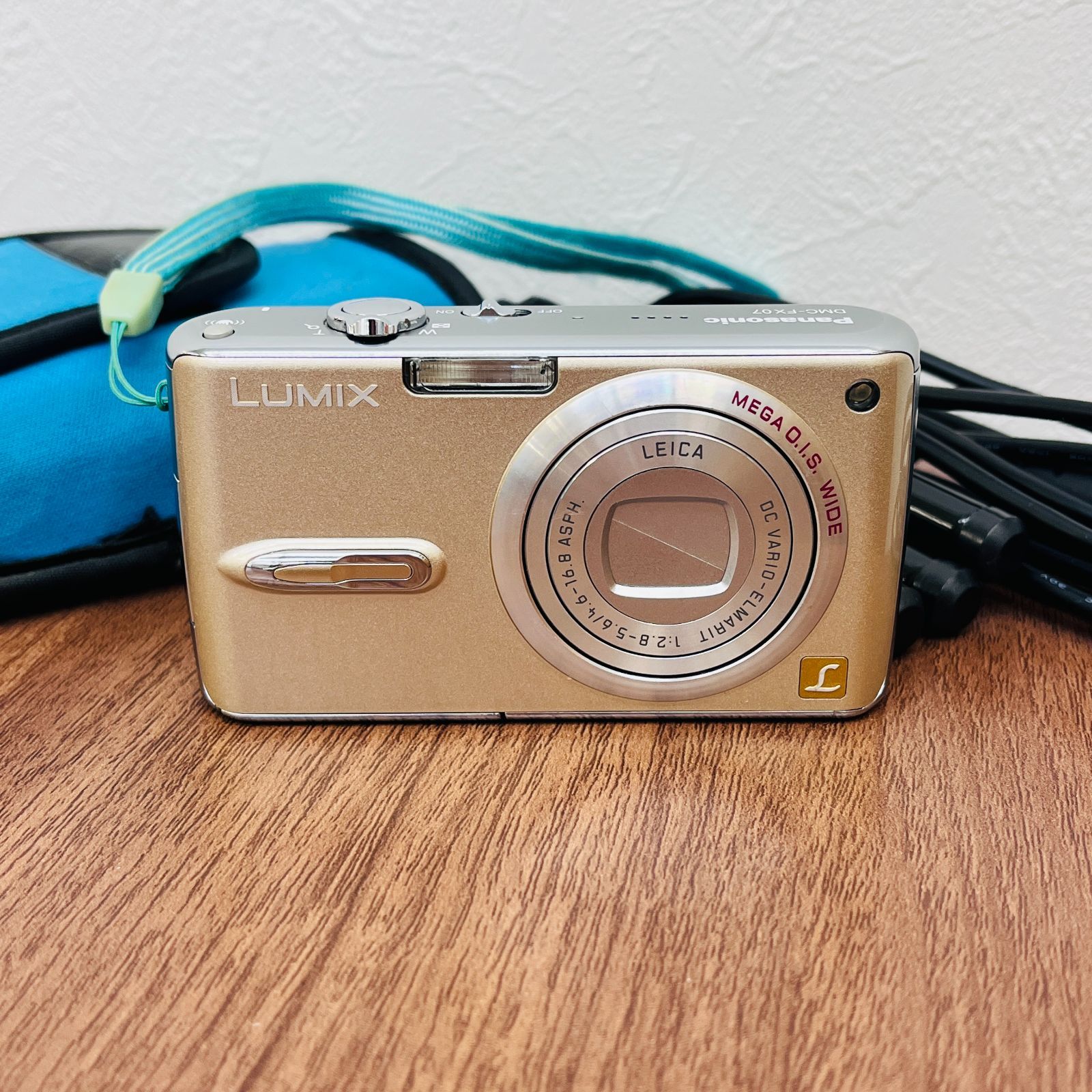 N【美品】Panasonic パナソニック LUMIX DMC-FX07 デジタルカメラ 軽量