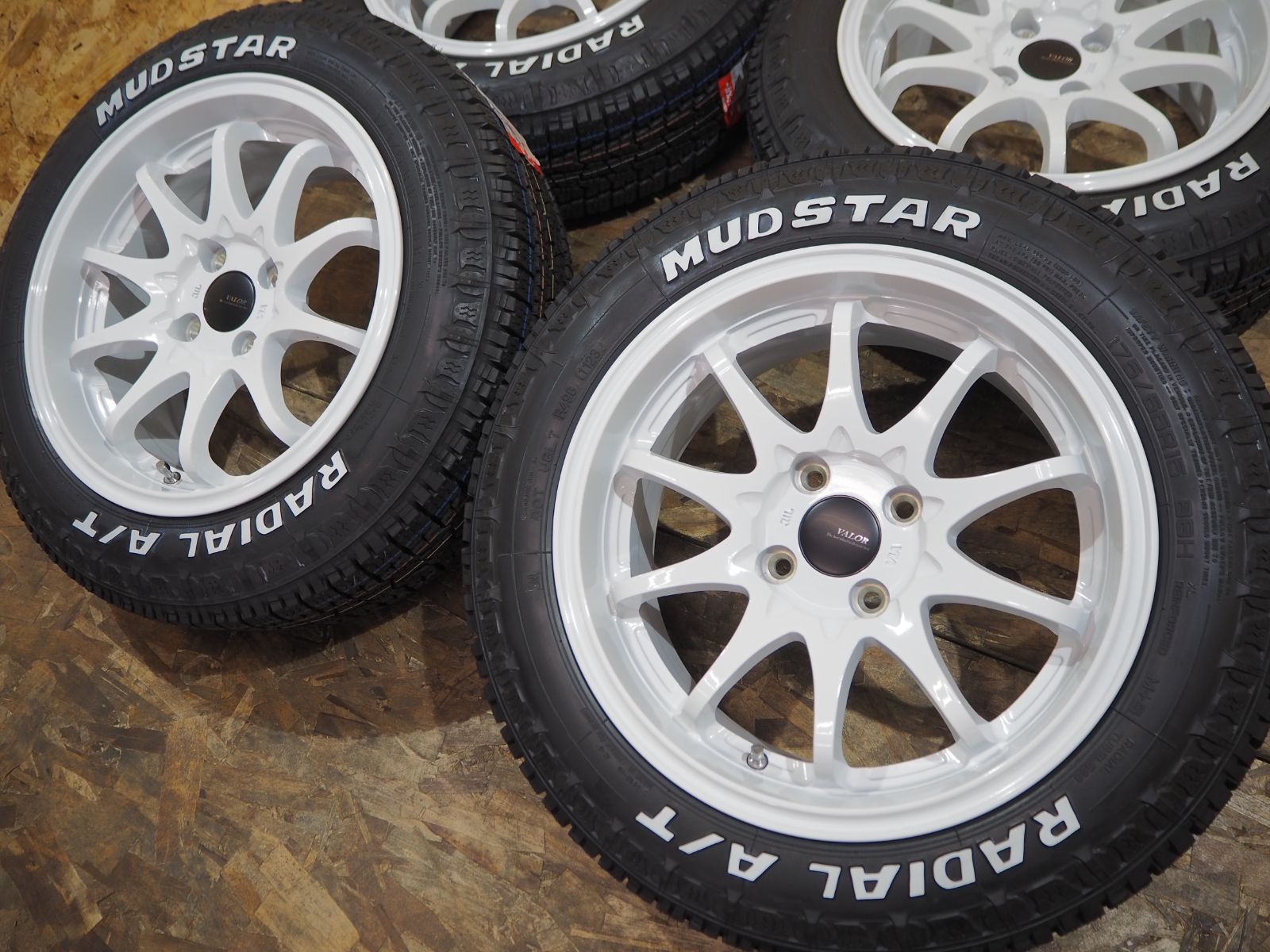 ☆ホワイトレター☆175/65R15 7J+30 4H100 人気 10本スポーク 深