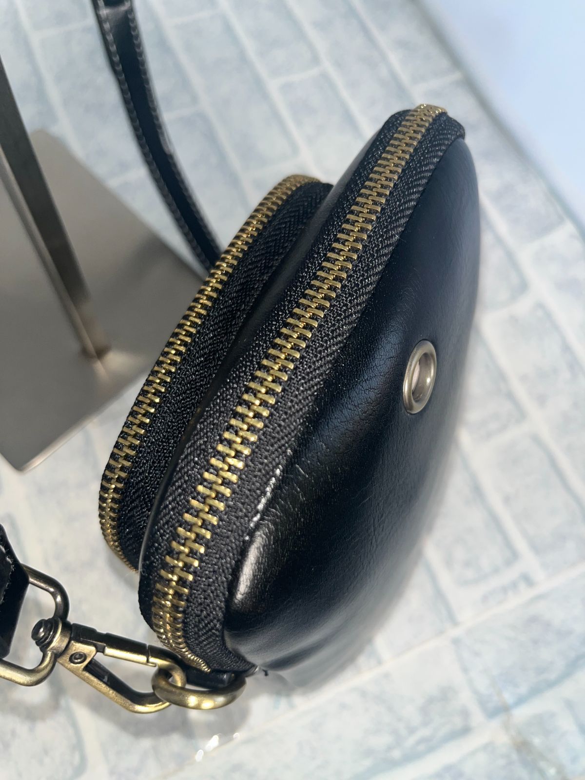 Rebecca ショルダーポシェット Wファスナー型 牛本革 トップグレードレザー ツヤありスムース レザー レディース メンズ LR-9241ブラック 牛革 本革 レザー ポシェット ショルダーバッグ スマホポシェット ユニセックス 男女兼用 DECORATOM_COM_BR