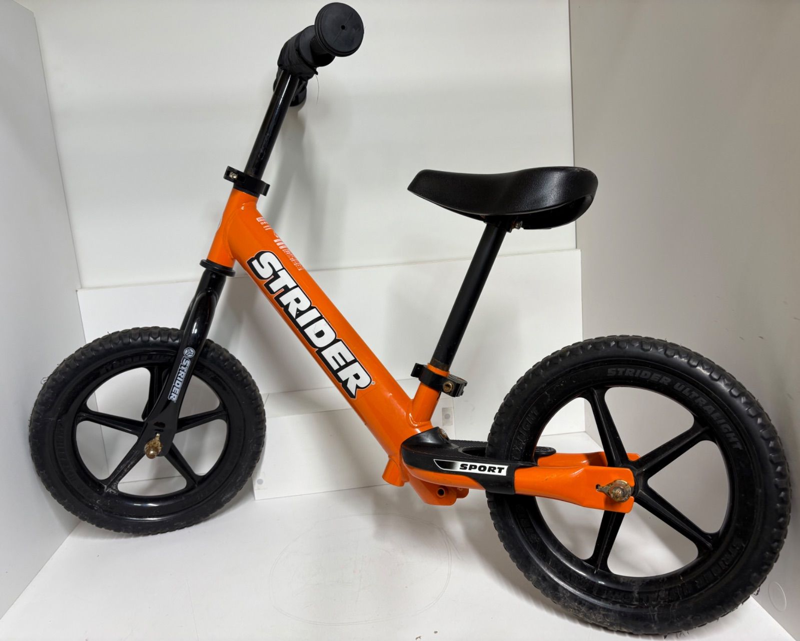 極美品 ストライダースポーツ 日本正規品 12インチバランスバイク オレンジ 極美品 STRIDER 12 SPORT ストライダー スポーツ バランスバイク
