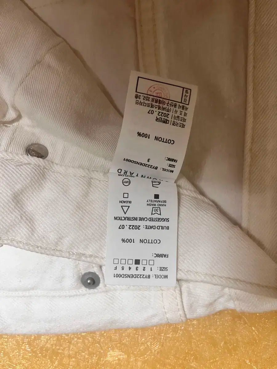 ブラウンヤード ホワイトパンツ