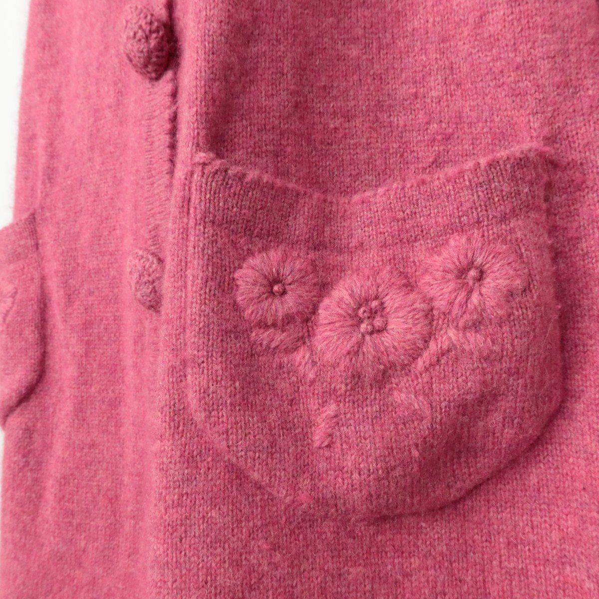 ピンクハウス 黒 花モチーフ使い コート PINK HOUSE（ピンクハウス）の「ワッペン使いダッフルコート