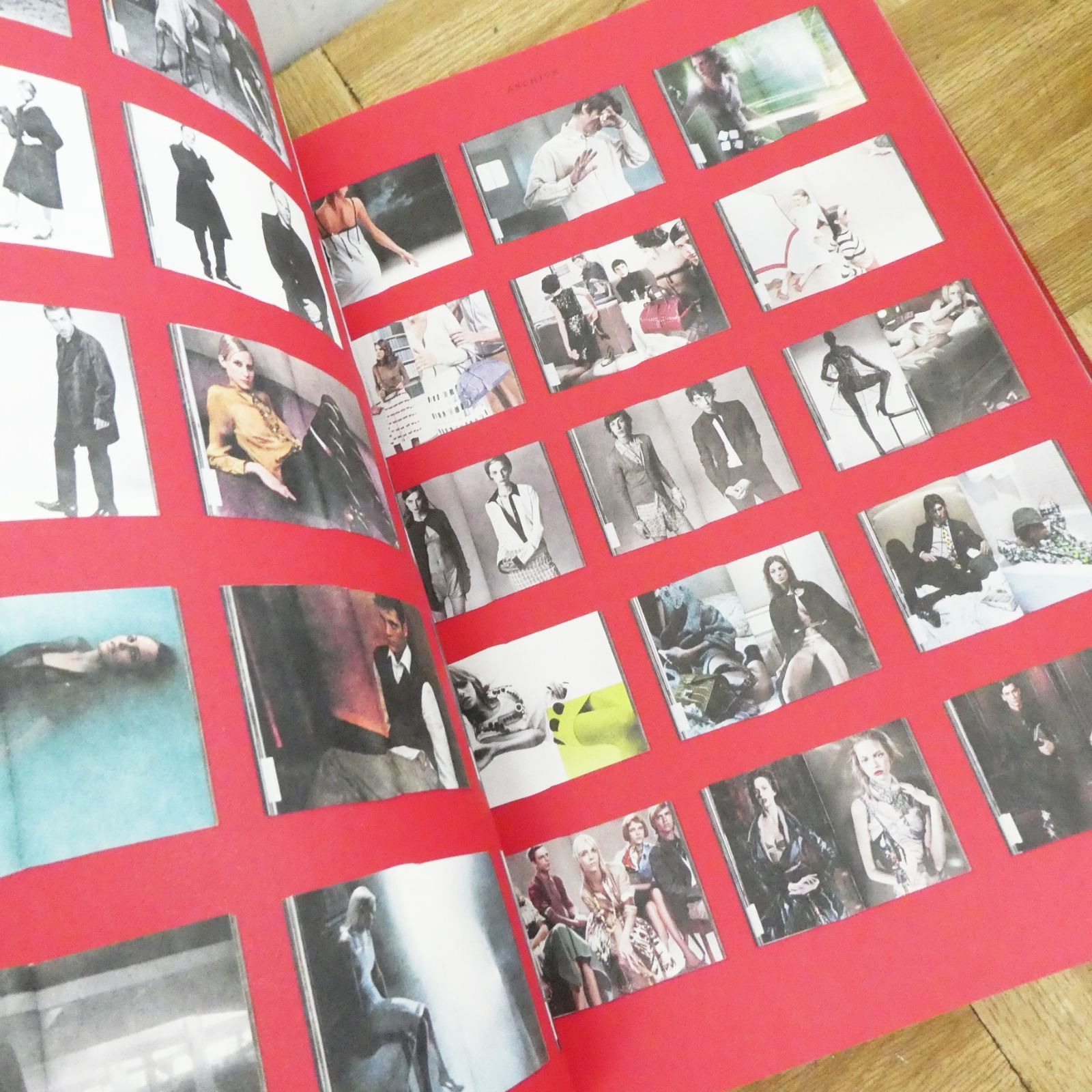 Q896【希少】プラダ プラダスフィア 2014年 展覧会 Pradasphere ハードカバー仕様 中古 /30 Prada Group プラダの歴史を一挙に堪能、上海で開催中の『PRADASPHERE Notes Stylist of