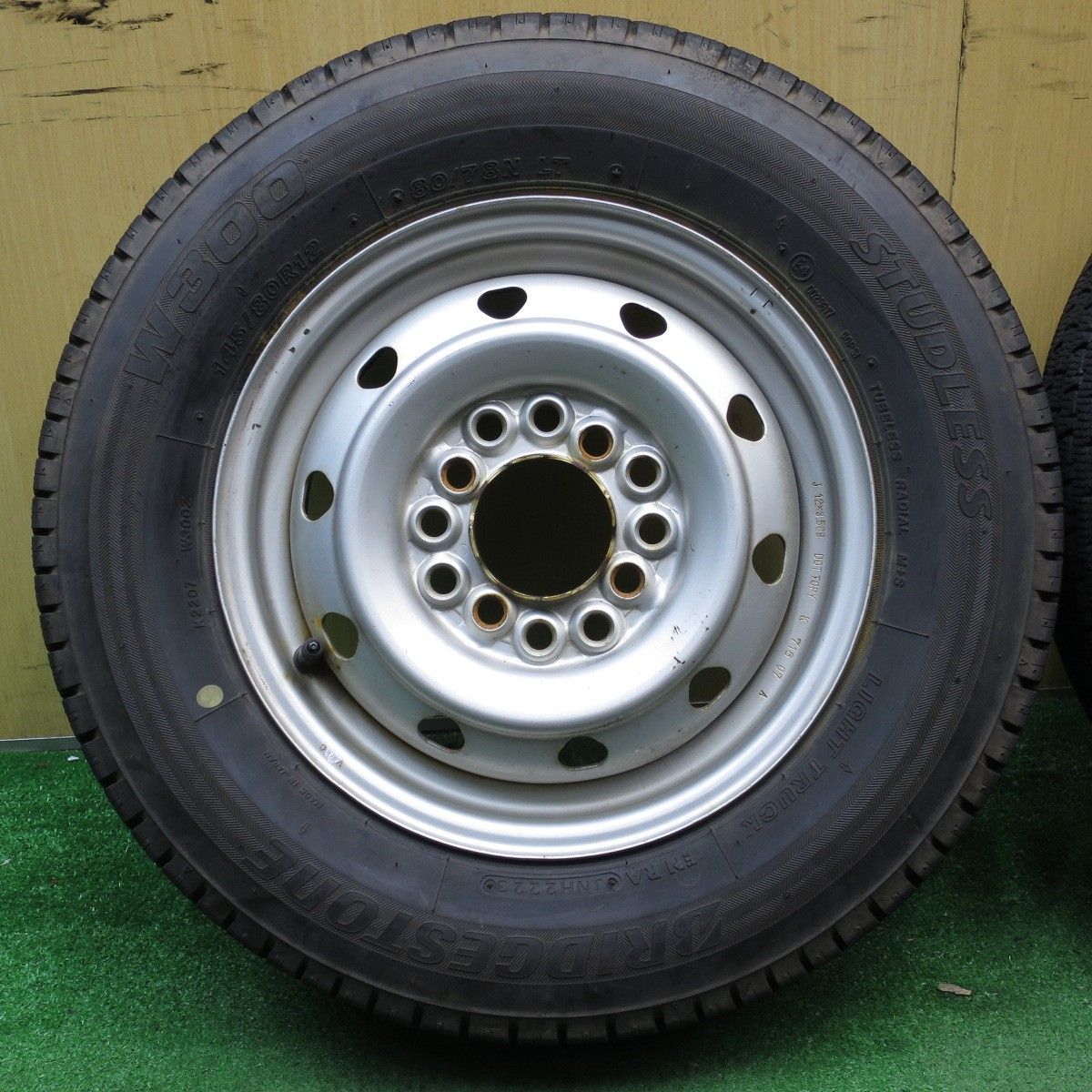 バリ溝！23年！8.5分☆スタッドレス 145/850R12 80/78N ブリヂストン 