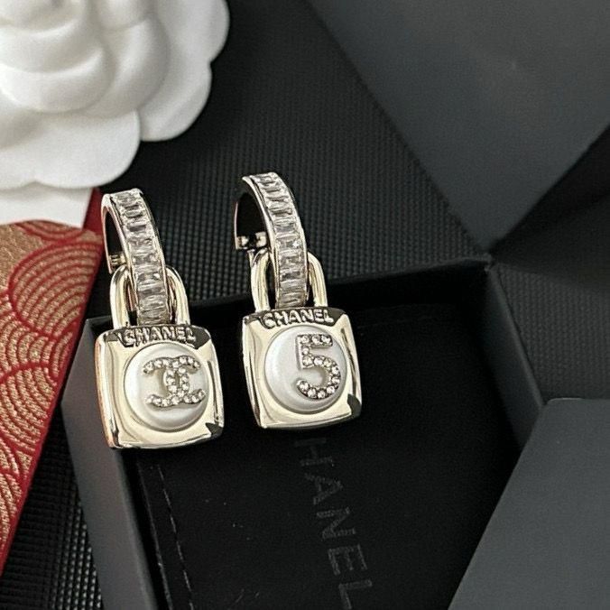 ✨新品✨【エレガント♡】CHANEL CC5マークイヤリング @July jewelry