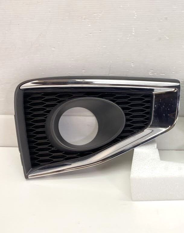 未使用 日産 E52 エルグランド 純正 フロントバンパー フォグカバー フィニッシャー 右 NISSAN Front bumper fascia finisher RH