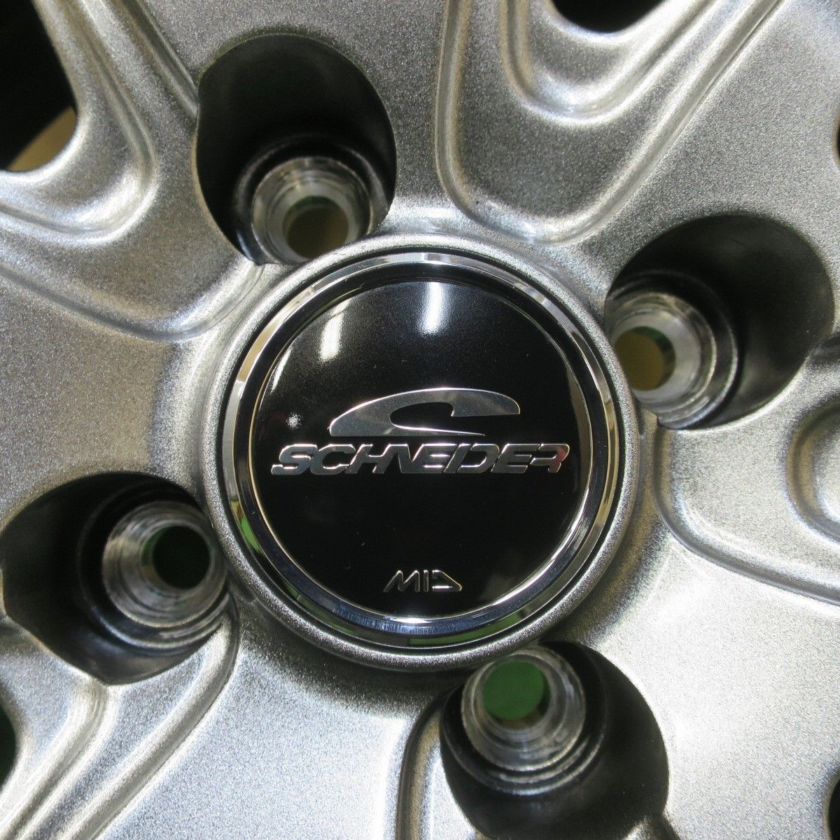 ヨコハマ製 SCHNEIDER