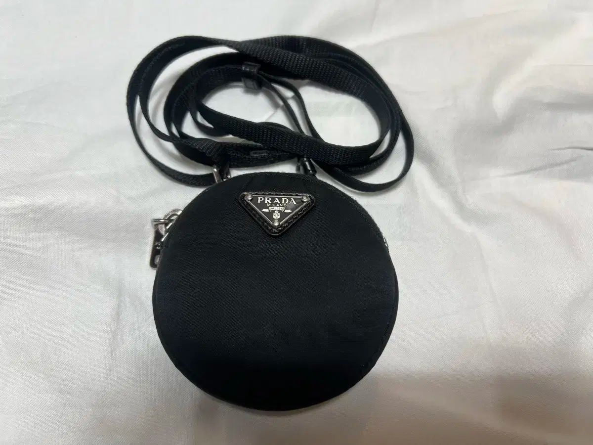 PRADA プラダ トライアングルロゴ 円型 アームバンディング ミニ ポーチ ブラック 1TT129