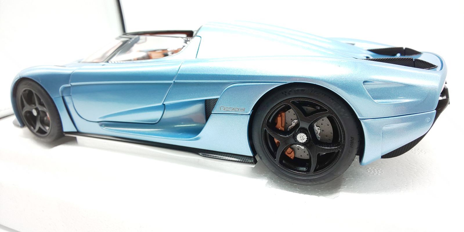 AUTOart 1/18 ケーニグセグ レゲーラ メタリック ライトブルー AUTOart 1/18 ケーニグセグ レゲーラ メタリック ライトブルー