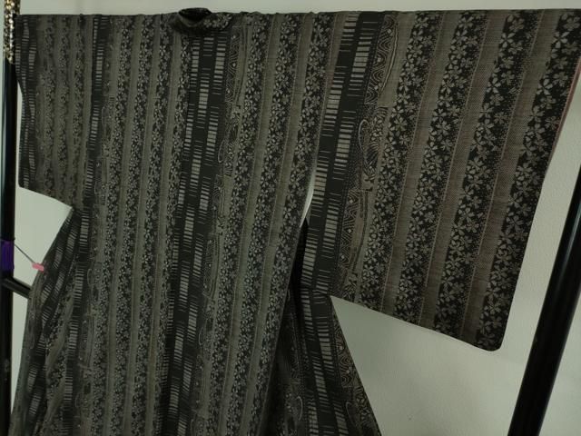 平和屋着物□極上 本場大島紬 9マルキ 古代染色純泥染 入来玄彩 花間道  