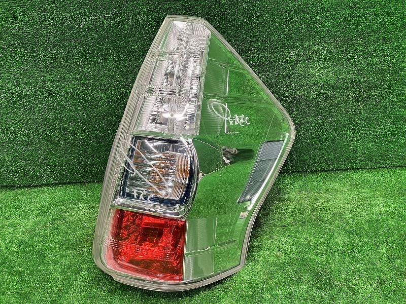 プリウスα ZVW41W 右テールランプ・テールライト S 5人 スタンレー 47  