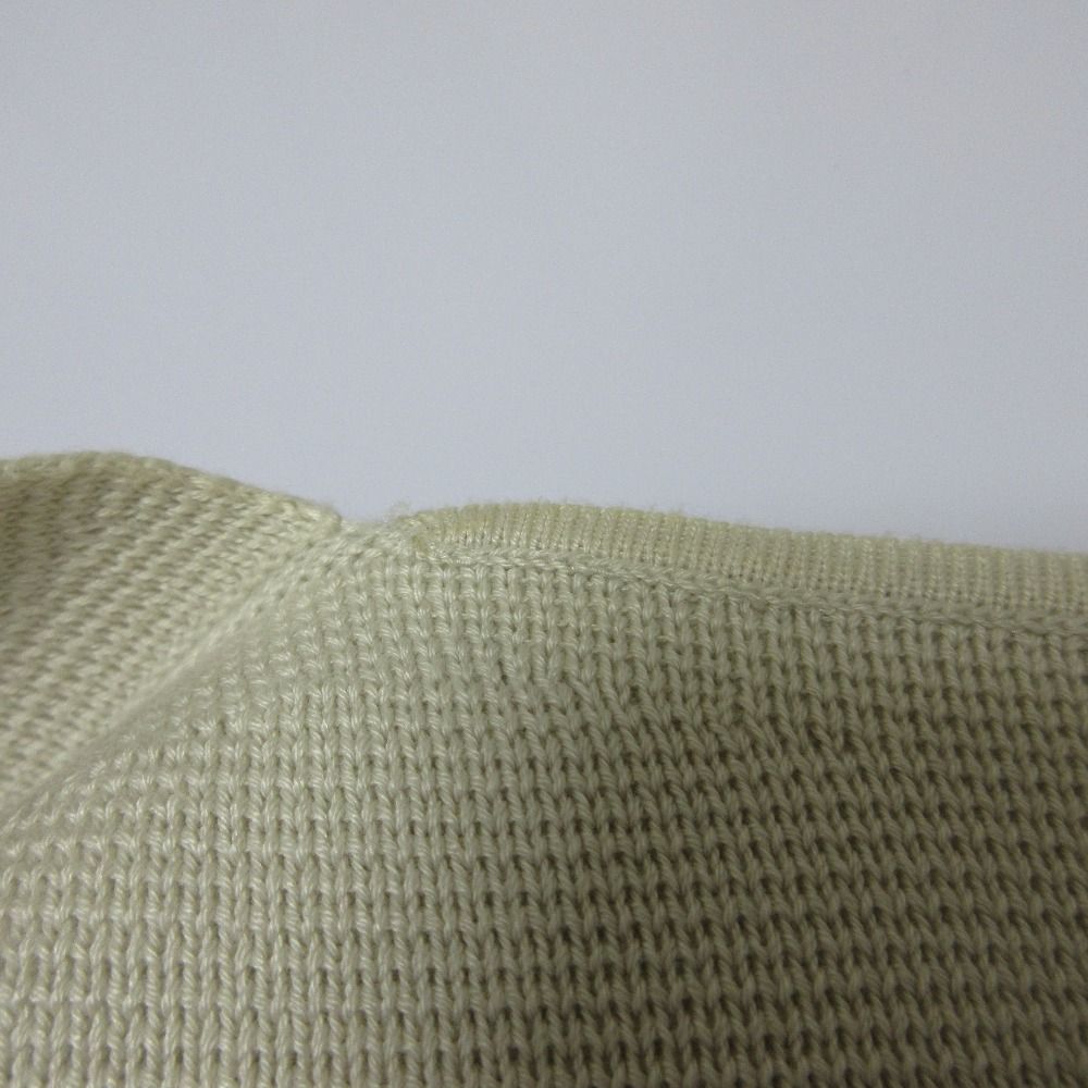 ライトベージュ