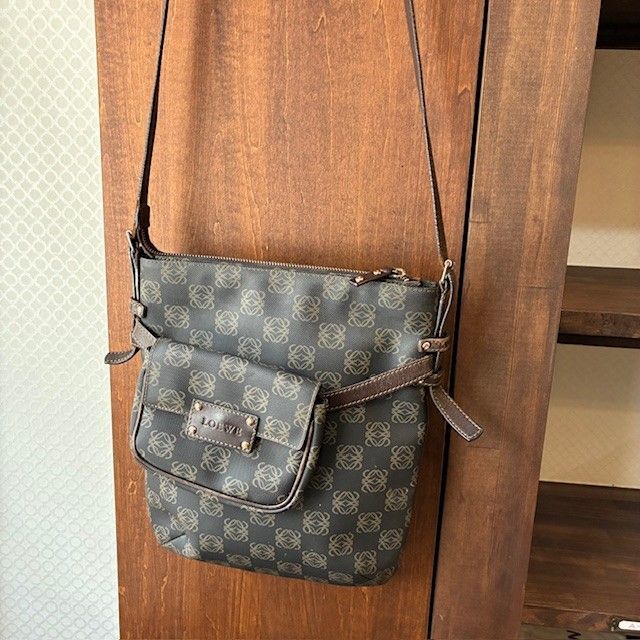 ロエベ LOEWE アナグラム PVCレザー サコッシュ ミニポーチ付き 