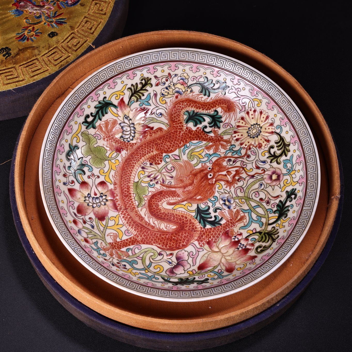 旧家蔵出し雍正年製 粉彩 琺瑯彩 龍紋 盤 賞盤 器皿 箱