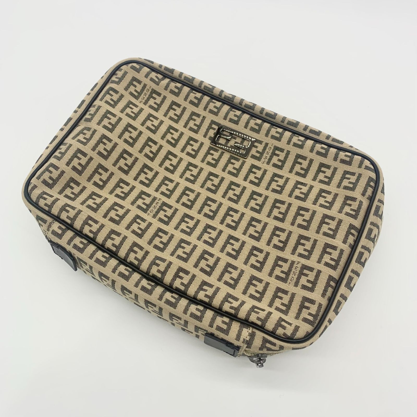 ▽FENDI フェンディ ズッカ柄 ポーチ 7N0047 ブラウン - メルカリ