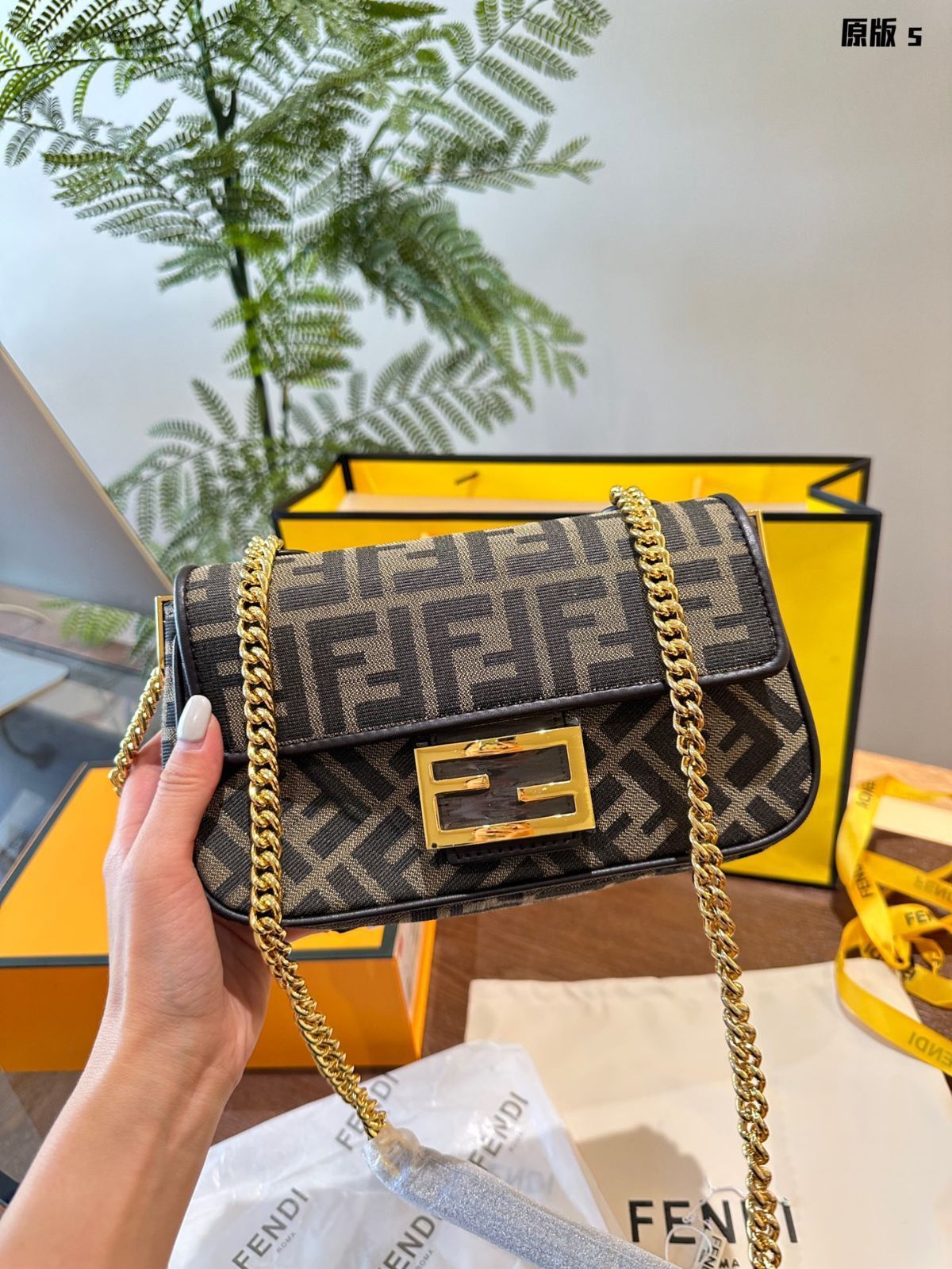 今日特価】Vintage Fendi ヴィンテージフェンディ ミニバゲット